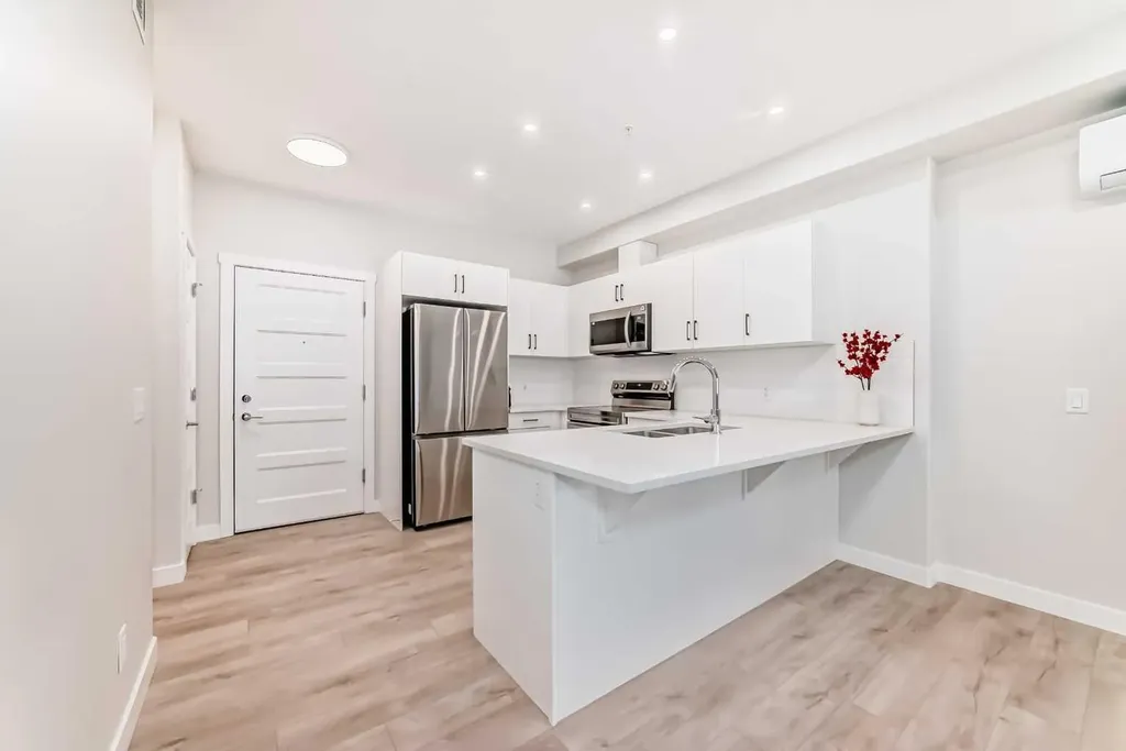 2117 81 Street SW Calgary AB T3H6H5