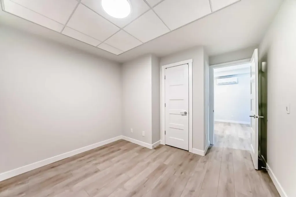 2117 81 Street SW Calgary AB T3H6H5