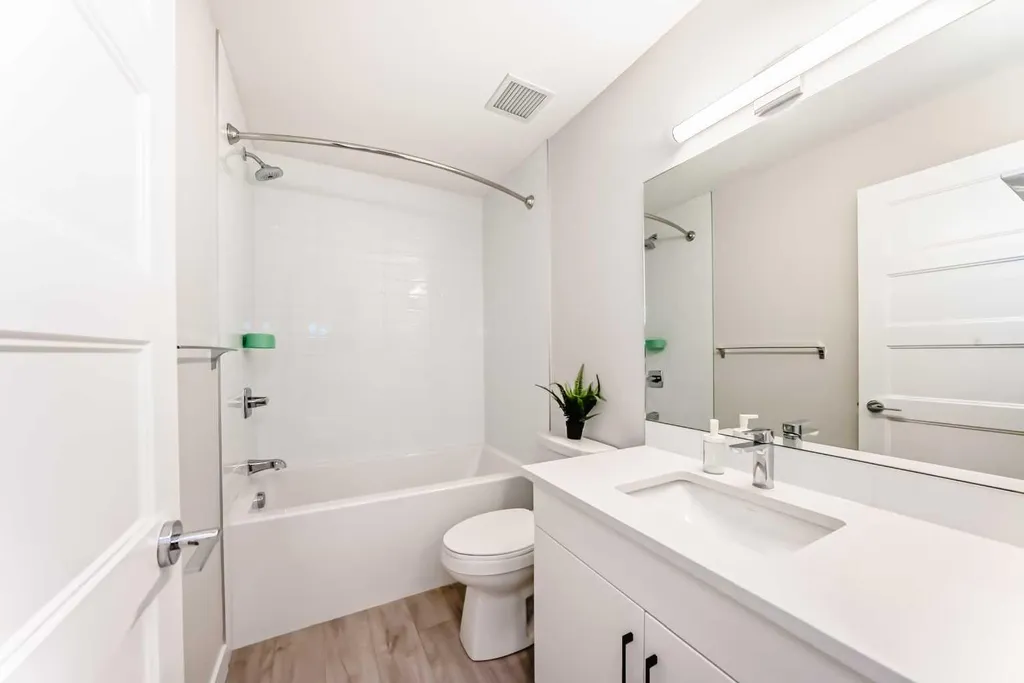 2117 81 Street SW Calgary AB T3H6H5