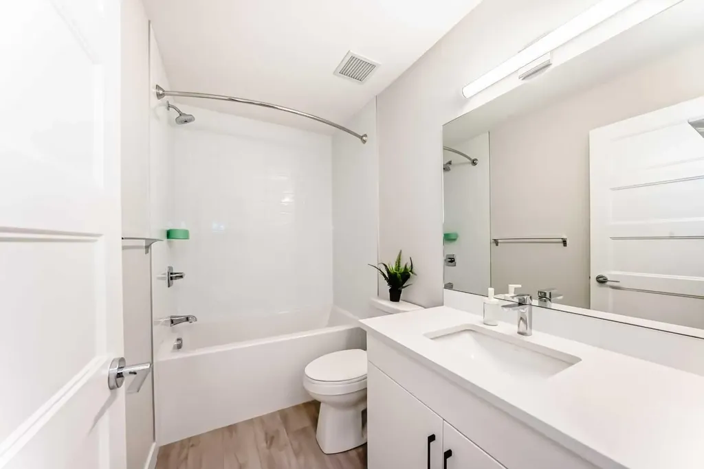 2117 81 Street SW Calgary AB T3H6H5