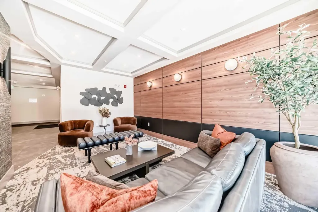 2117 81 Street SW Calgary AB T3H6H5