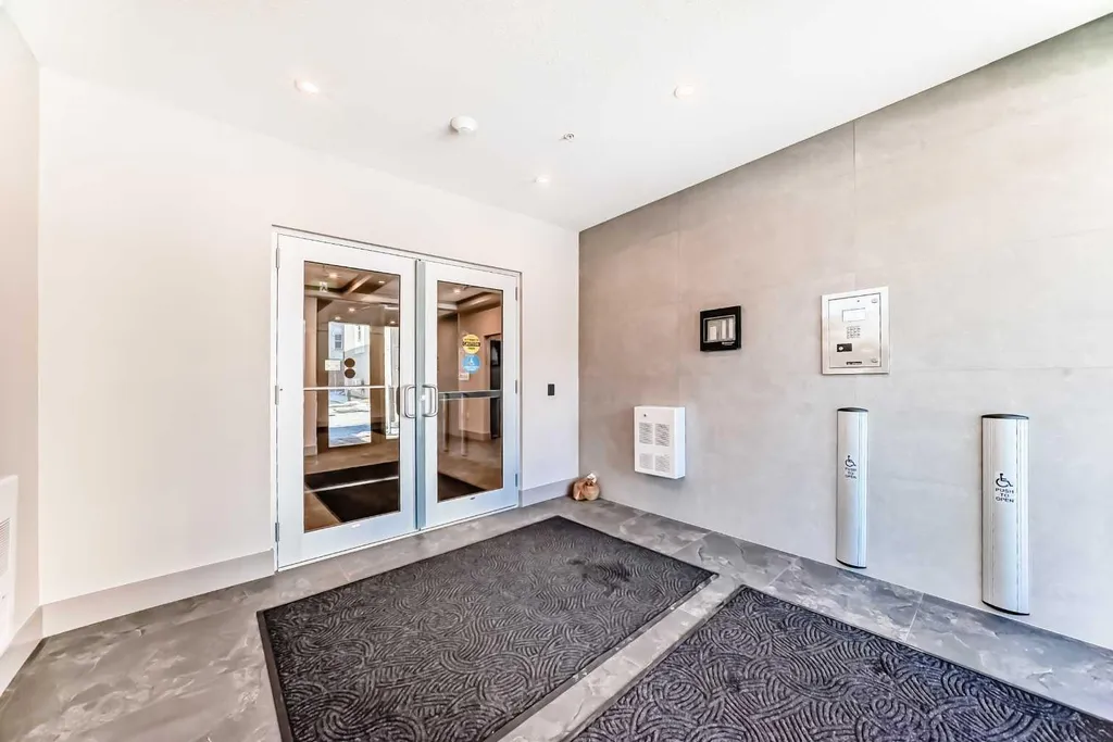 2117 81 Street SW Calgary AB T3H6H5