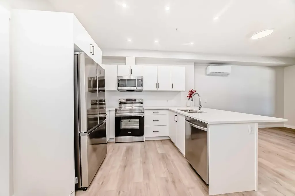 2117 81 Street SW Calgary AB T3H6H5
