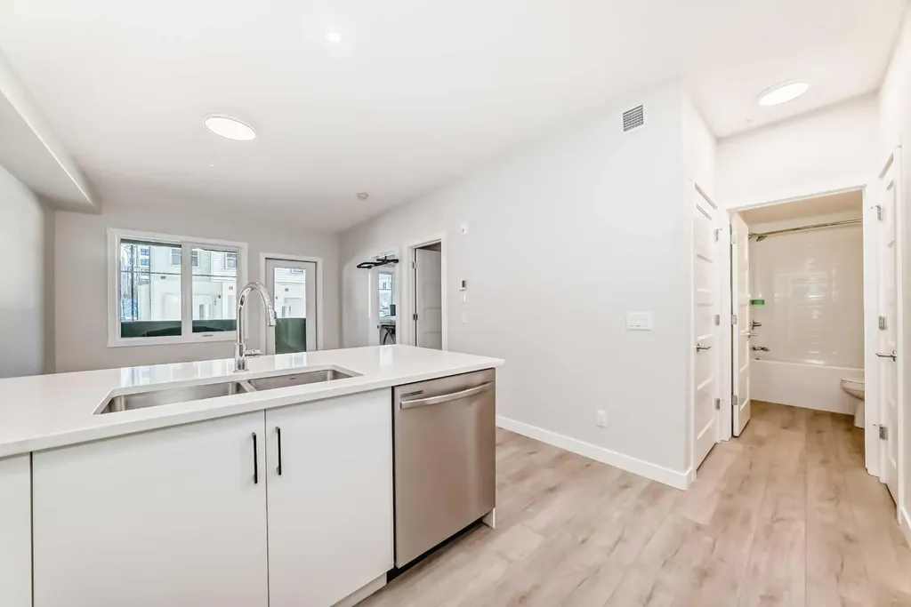 2117 81 Street SW Calgary AB T3H6H5