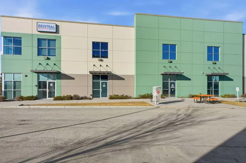 10748 74 Street SE Calgary AB T2C 5N6
