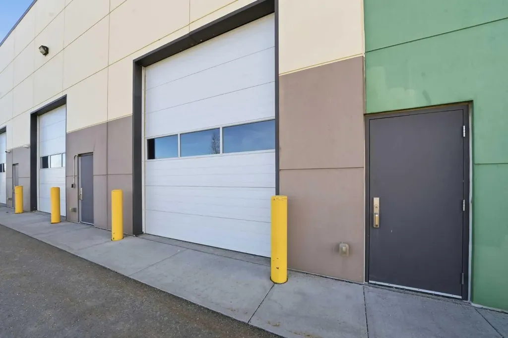 10748 74 Street SE Calgary AB T2C 5N6
