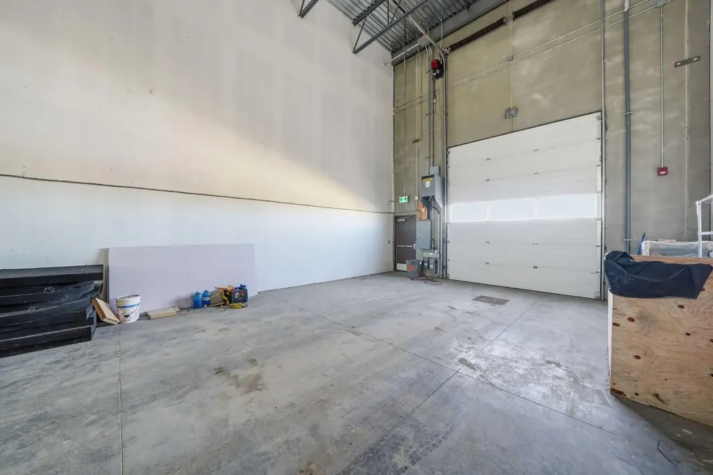 10748 74 Street SE Calgary AB T2C 5N6