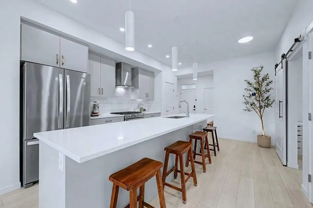 250 Hotchkiss Common SE Calgary AB T3S 0N1