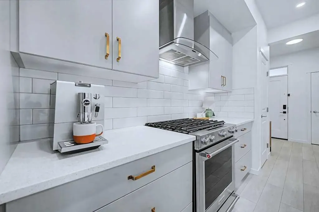 250 Hotchkiss Common SE Calgary AB T3S 0N1