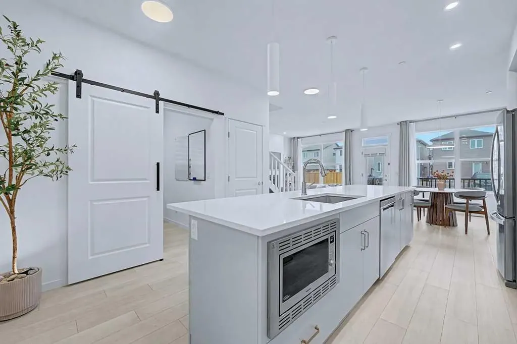 250 Hotchkiss Common SE Calgary AB T3S 0N1