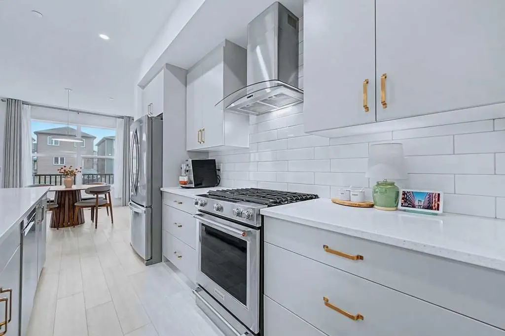 250 Hotchkiss Common SE Calgary AB T3S 0N1