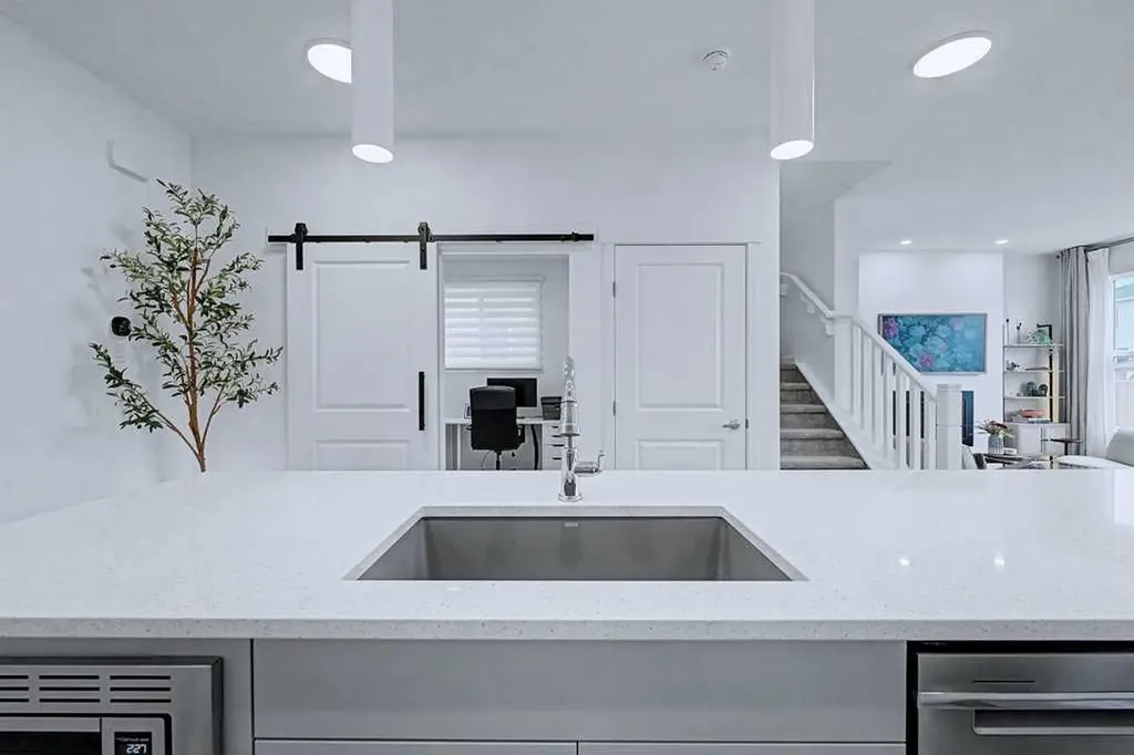 250 Hotchkiss Common SE Calgary AB T3S 0N1