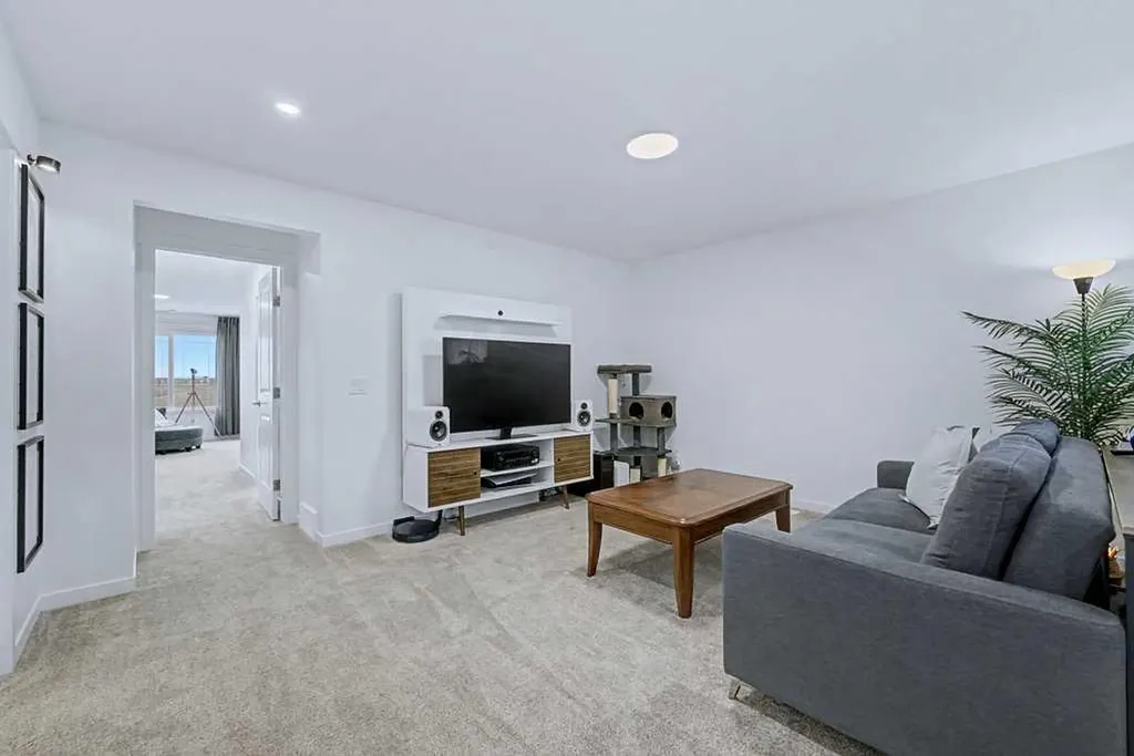 250 Hotchkiss Common SE Calgary AB T3S 0N1