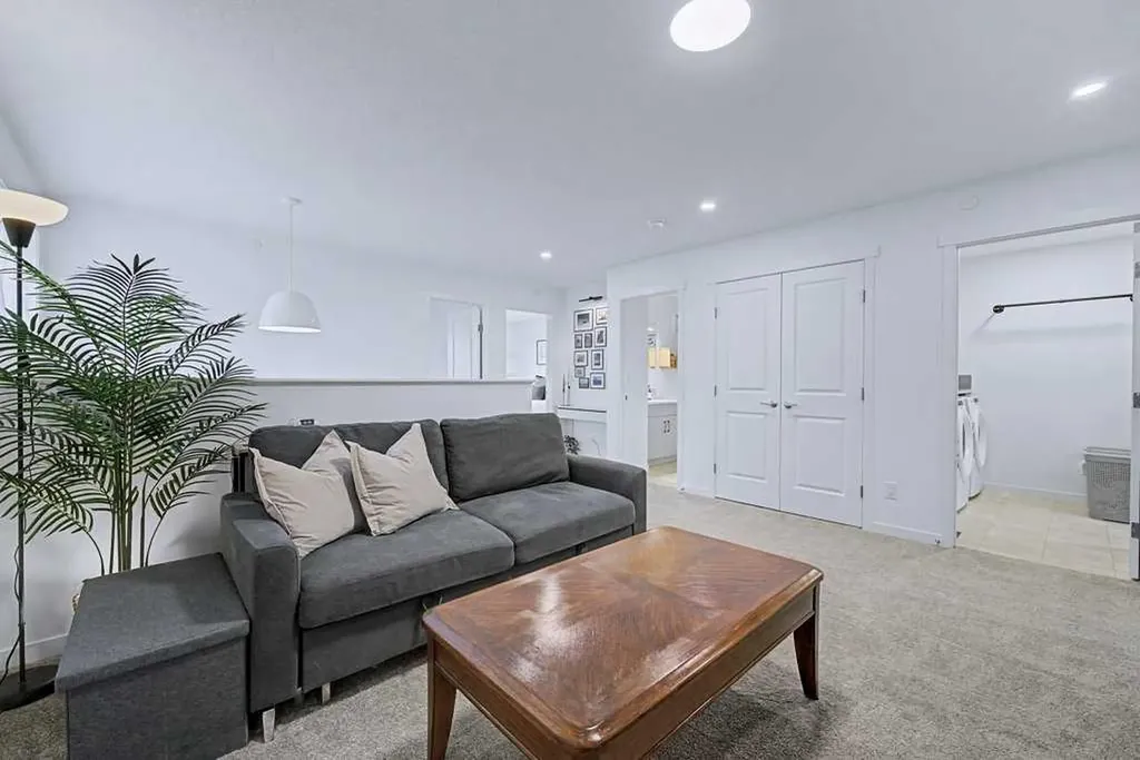 250 Hotchkiss Common SE Calgary AB T3S 0N1