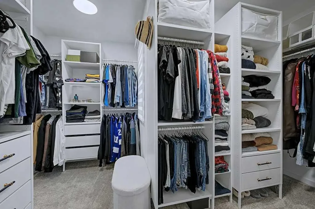 250 Hotchkiss Common SE Calgary AB T3S 0N1