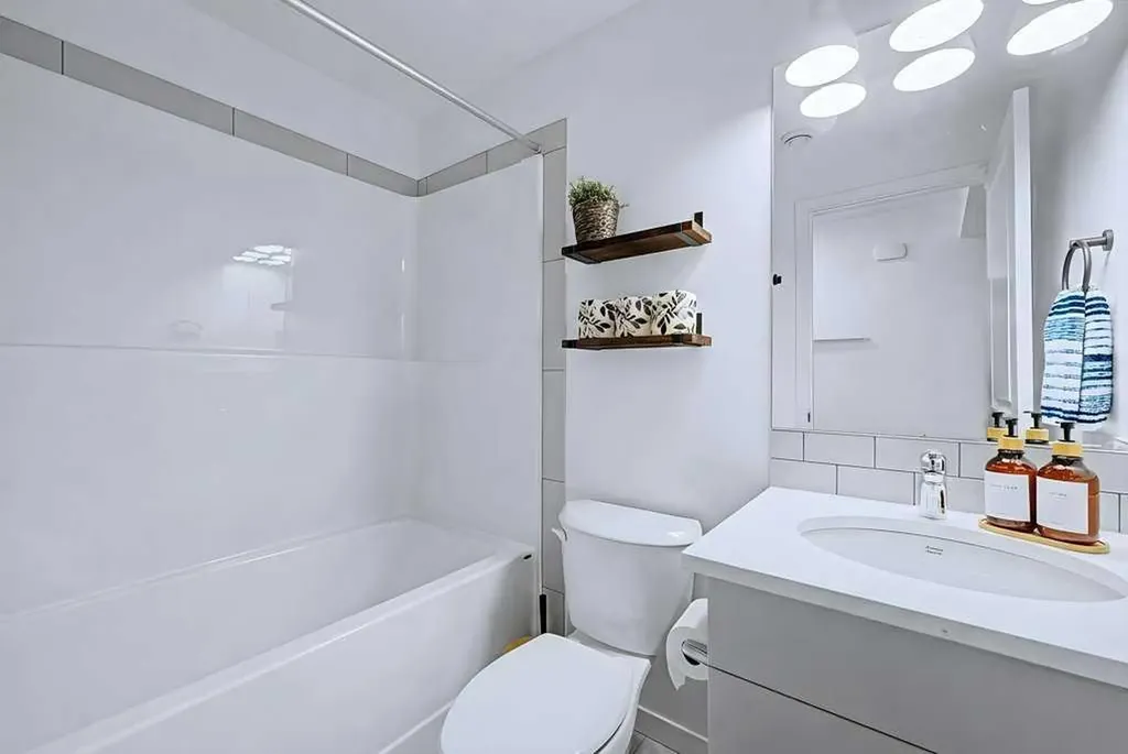250 Hotchkiss Common SE Calgary AB T3S 0N1