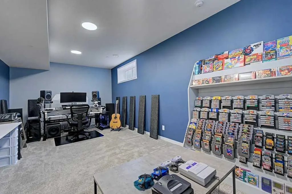 250 Hotchkiss Common SE Calgary AB T3S 0N1