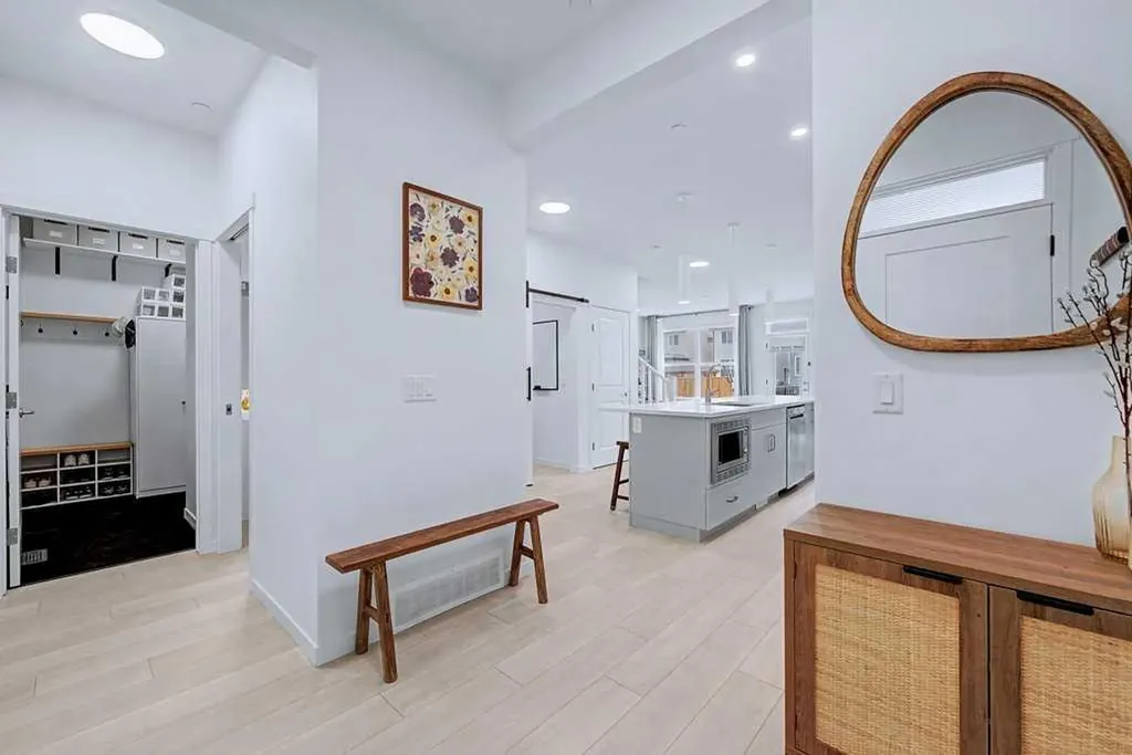 250 Hotchkiss Common SE Calgary AB T3S 0N1