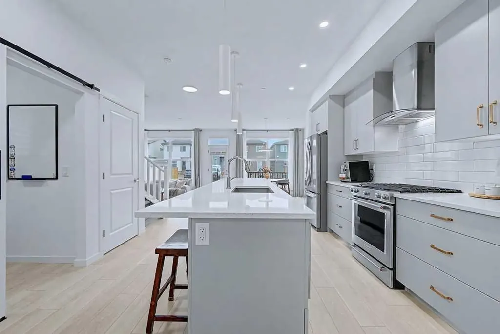 250 Hotchkiss Common SE Calgary AB T3S 0N1
