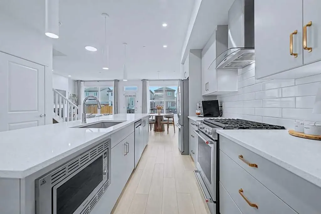 250 Hotchkiss Common SE Calgary AB T3S 0N1