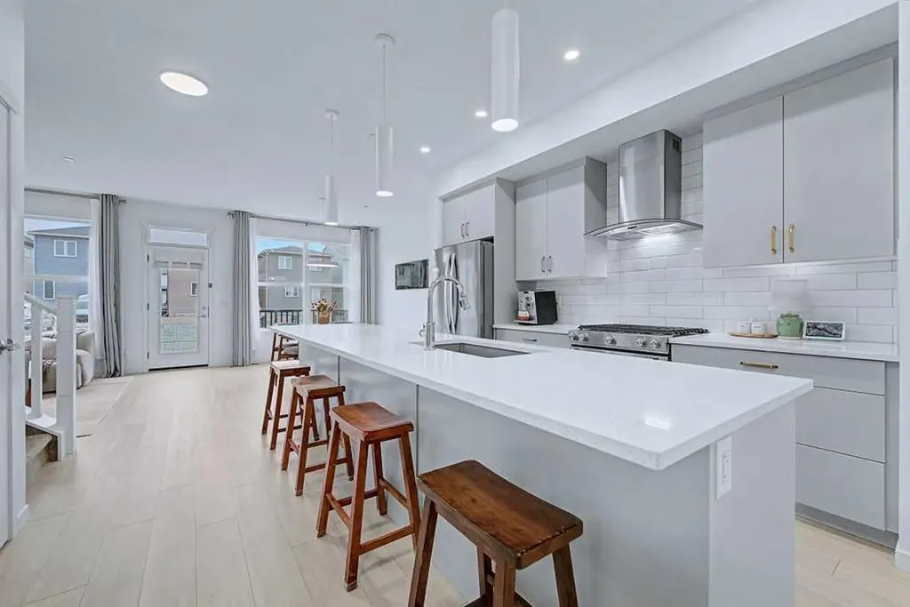 250 Hotchkiss Common SE Calgary AB T3S 0N1