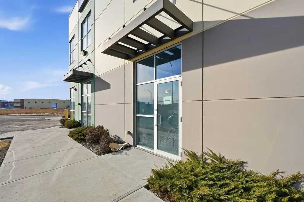 10748 74 Street SE Calgary AB T2C 5N6