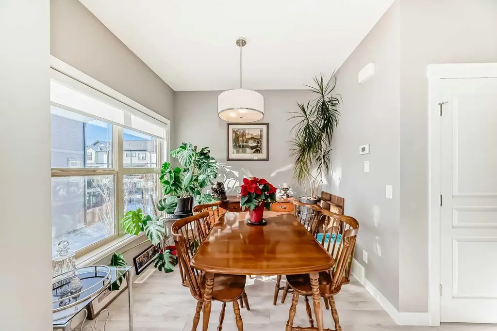 32 Horseshoe Crescent Cochrane AB T4C 2P4
