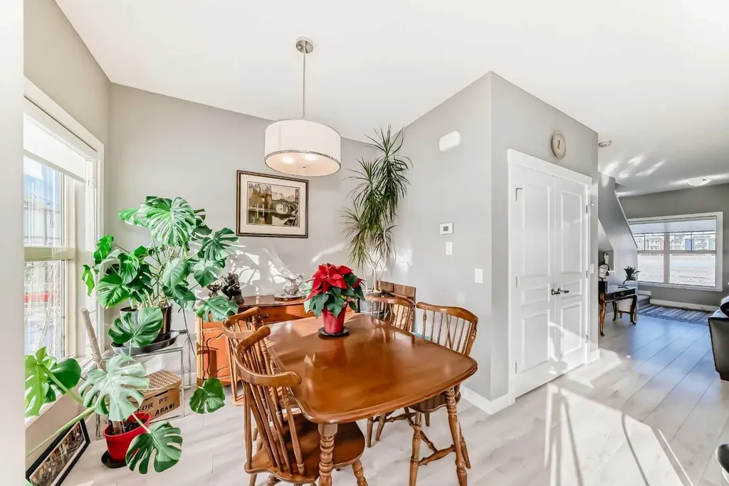 32 Horseshoe Crescent Cochrane AB T4C 2P4
