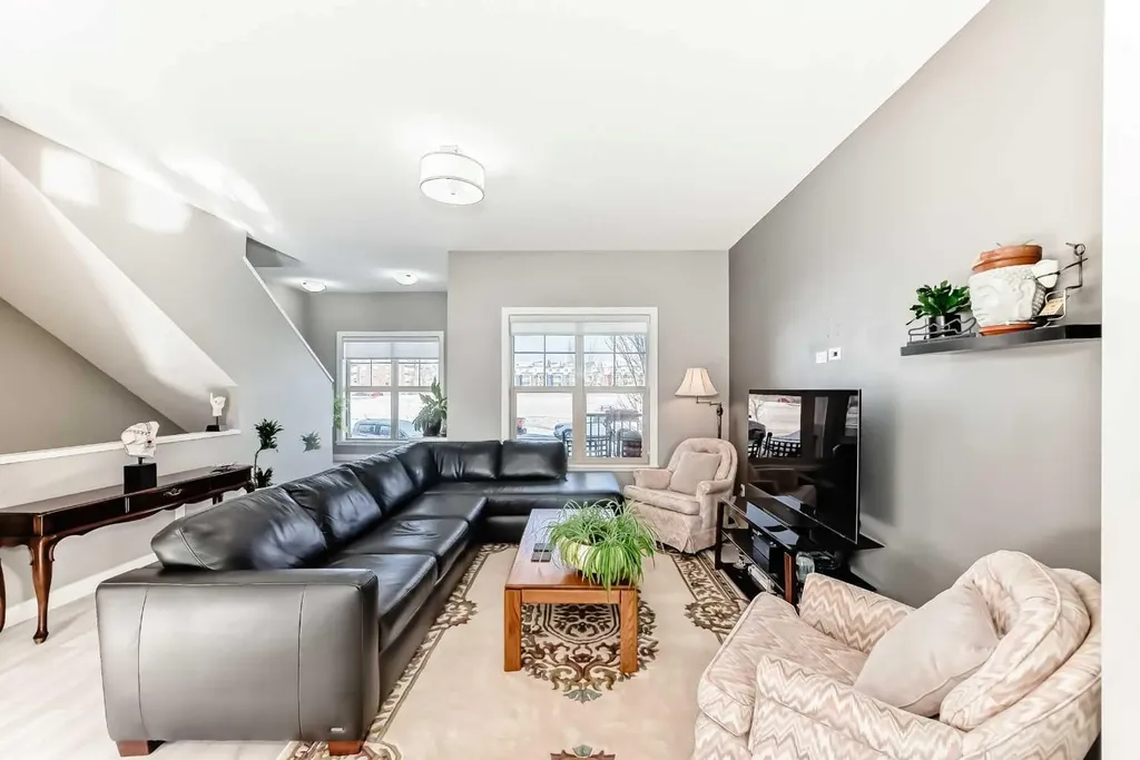 32 Horseshoe Crescent Cochrane AB T4C 2P4