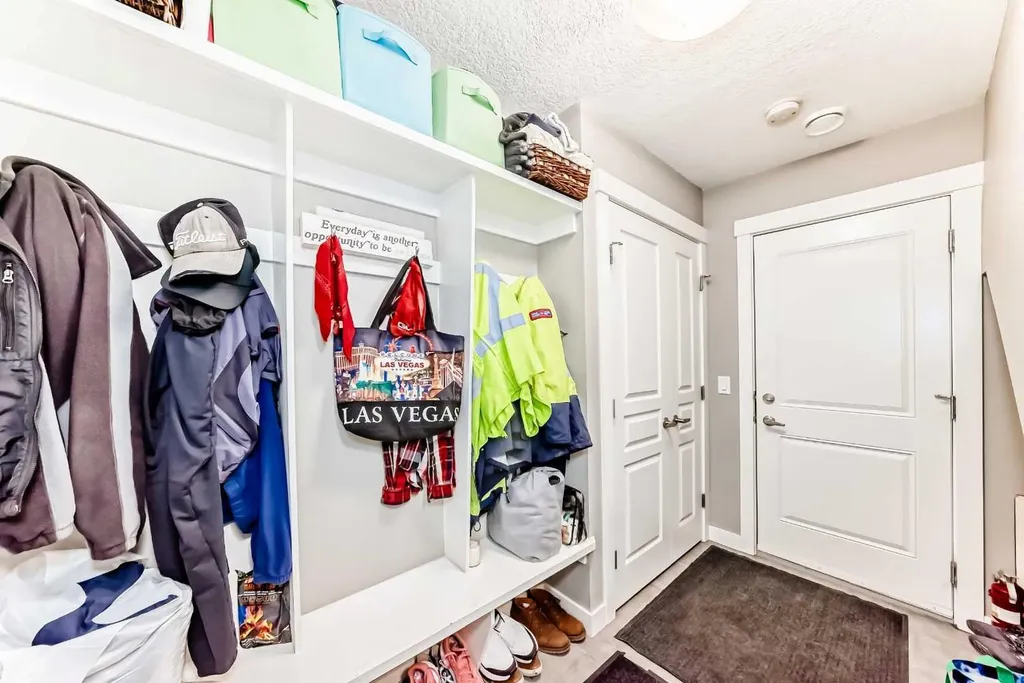 32 Horseshoe Crescent Cochrane AB T4C 2P4