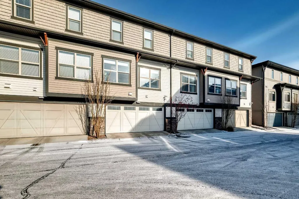 32 Horseshoe Crescent Cochrane AB T4C 2P4