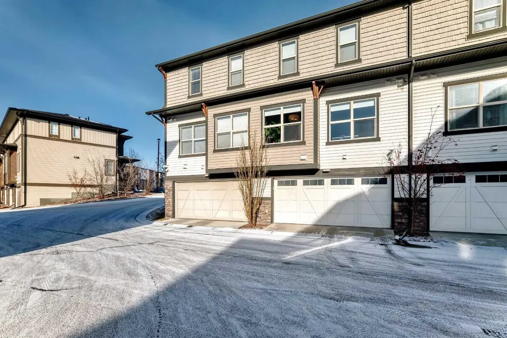 32 Horseshoe Crescent Cochrane AB T4C 2P4