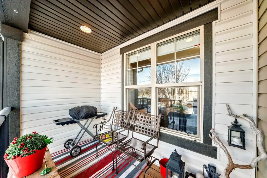 32 Horseshoe Crescent Cochrane AB T4C 2P4