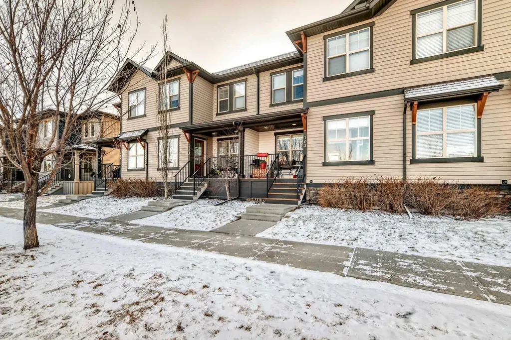 32 Horseshoe Crescent Cochrane AB T4C 2P4