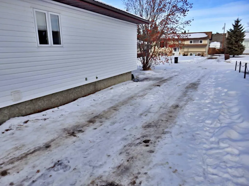 5819 51 Avenue Vermilion AB T9X 1V8