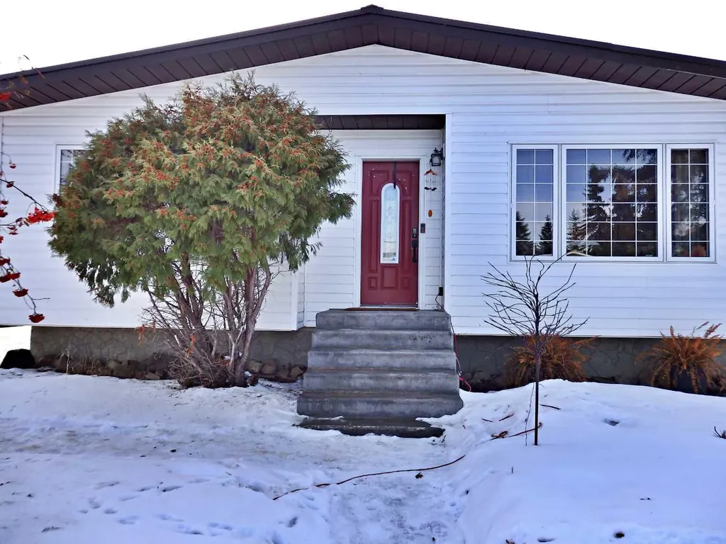 5819 51 Avenue Vermilion AB T9X 1V8