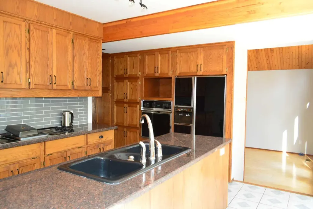 13213 92 Street Peace River AB T8S 1X1