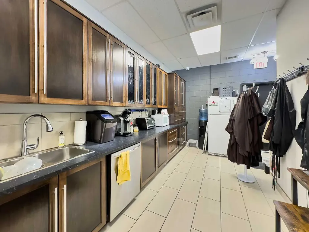 1299 Trans Canada Way SE Medicine Hat AB T1B 1H9