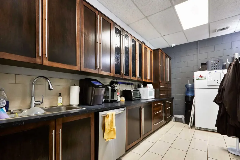 1299 Trans Canada Way SE Medicine Hat AB T1B 1H9