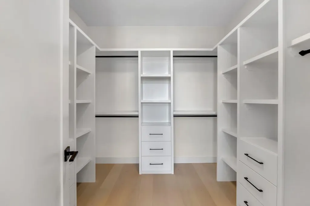 415 37 Avenue NW Calgary AB T2K 0C6