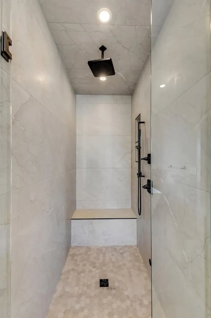 415 37 Avenue NW Calgary AB T2K 0C6