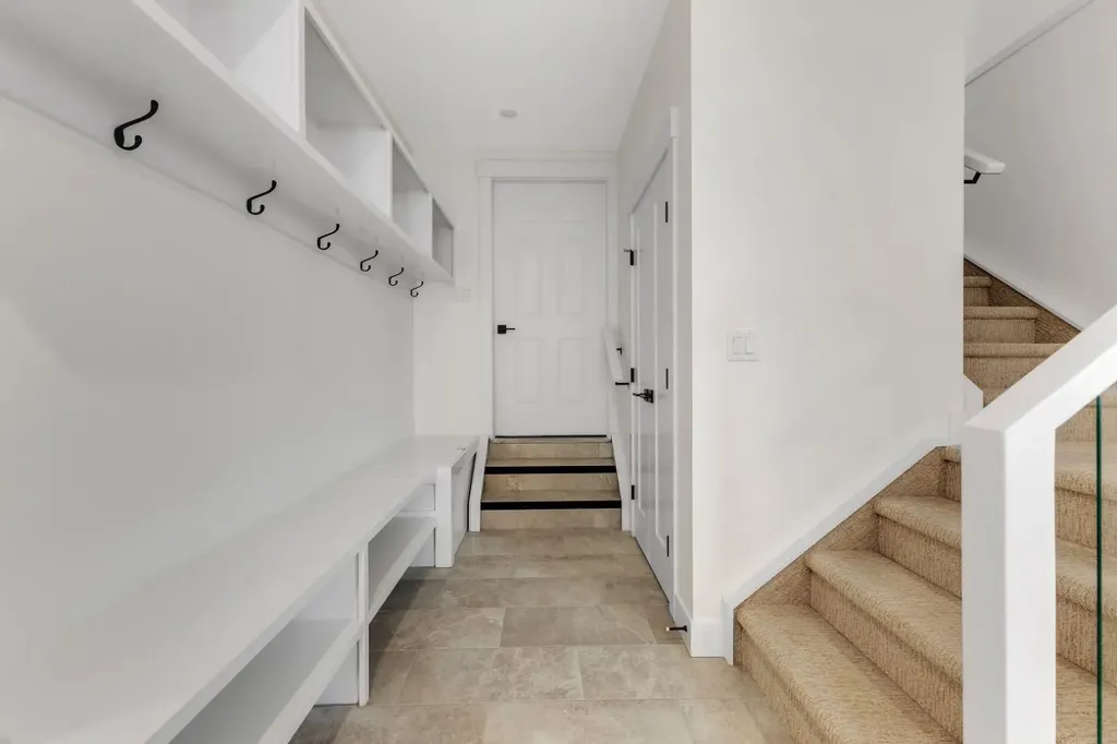 415 37 Avenue NW Calgary AB T2K 0C6