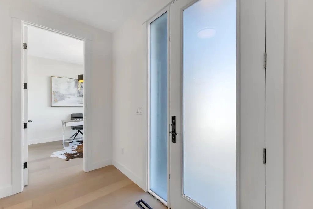 415 37 Avenue NW Calgary AB T2K 0C6