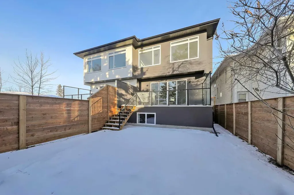 415 37 Avenue NW Calgary AB T2K 0C6