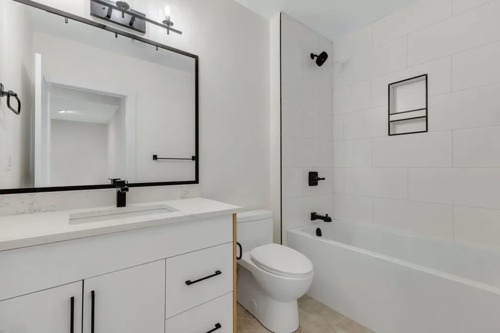 415 37 Avenue NW Calgary AB T2K 0C6