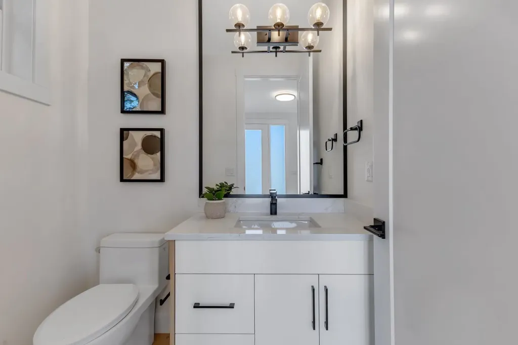 415 37 Avenue NW Calgary AB T2K 0C6