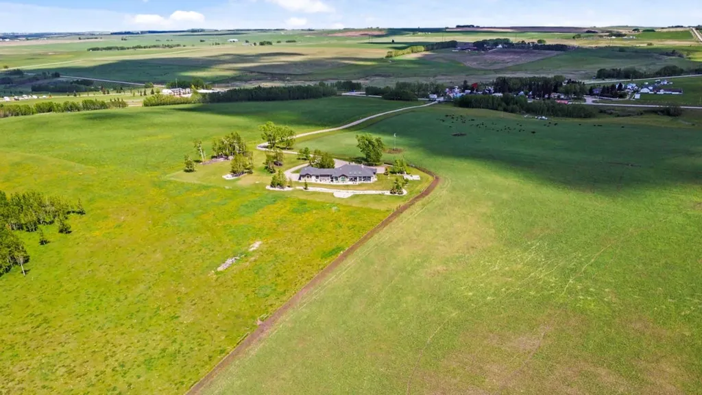 285065 Symons Valley Road Rural Rocky View County AB T0M 1L0