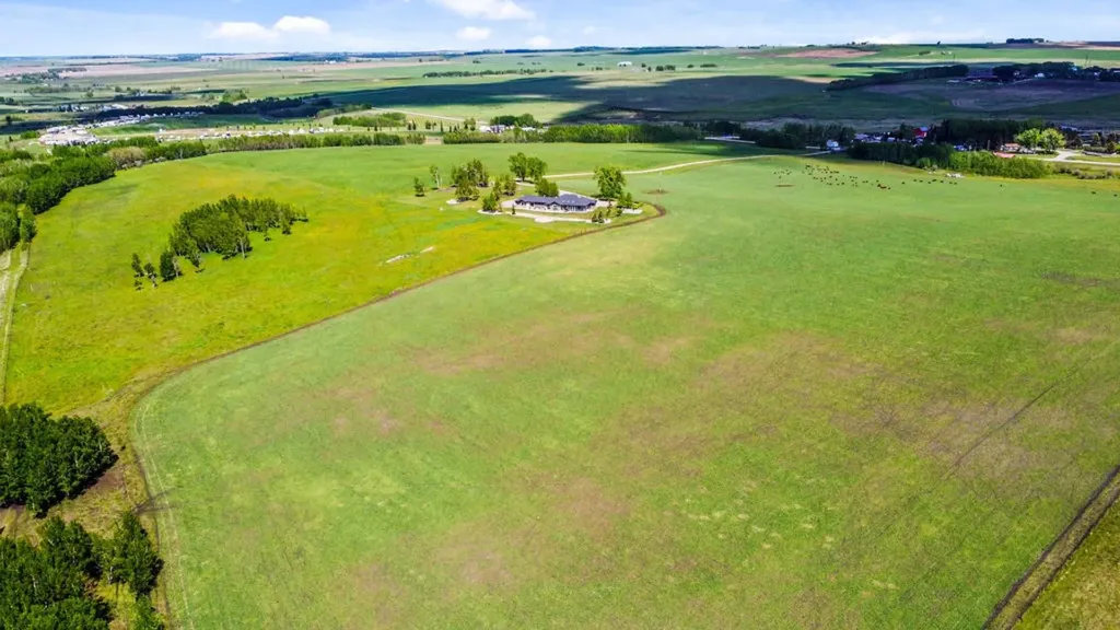 285065 Symons Valley Road Rural Rocky View County AB T0M 1L0