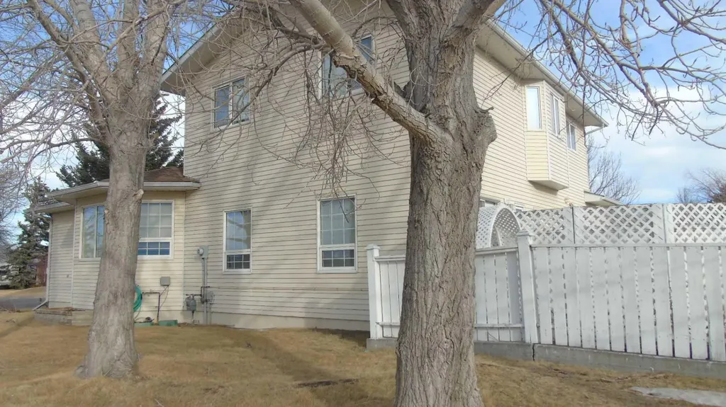 1604 7a Avenue Fort Macleod AB T0L 0Z0