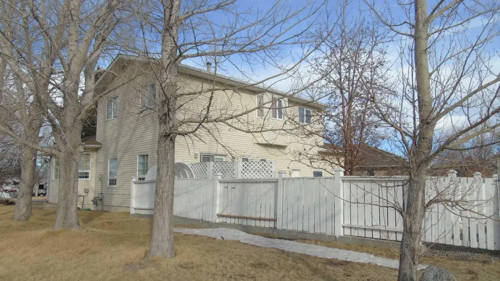 1604 7a Avenue Fort Macleod AB T0L 0Z0